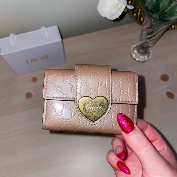 Gucci | Guccissima Enamel Pink Leather Key Holder - Picture 2 of 6